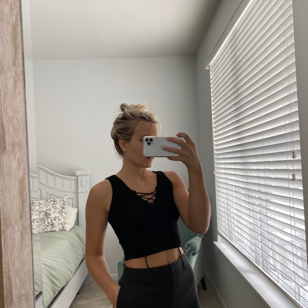 Windsor tie crop top